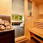 Fine Group House With Sauna Garden 別荘 シニー