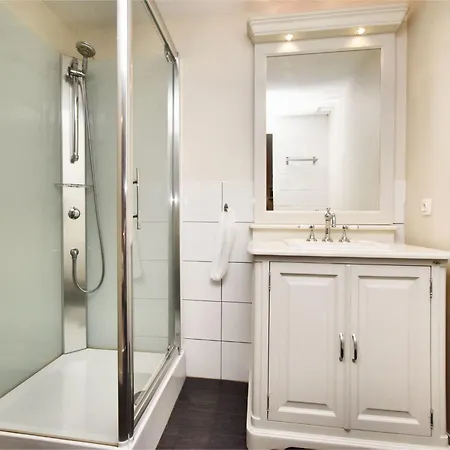 Fine Group House With Sauna Garden