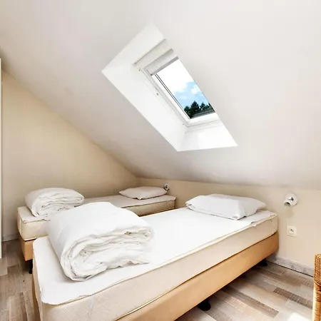 Vakantiehuis Fine Group House With Sauna Garden Chiny