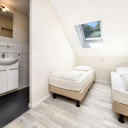 Fine Group House With Sauna Garden בית נופש