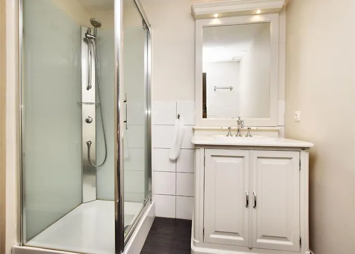 Fine Group House With Sauna Garden